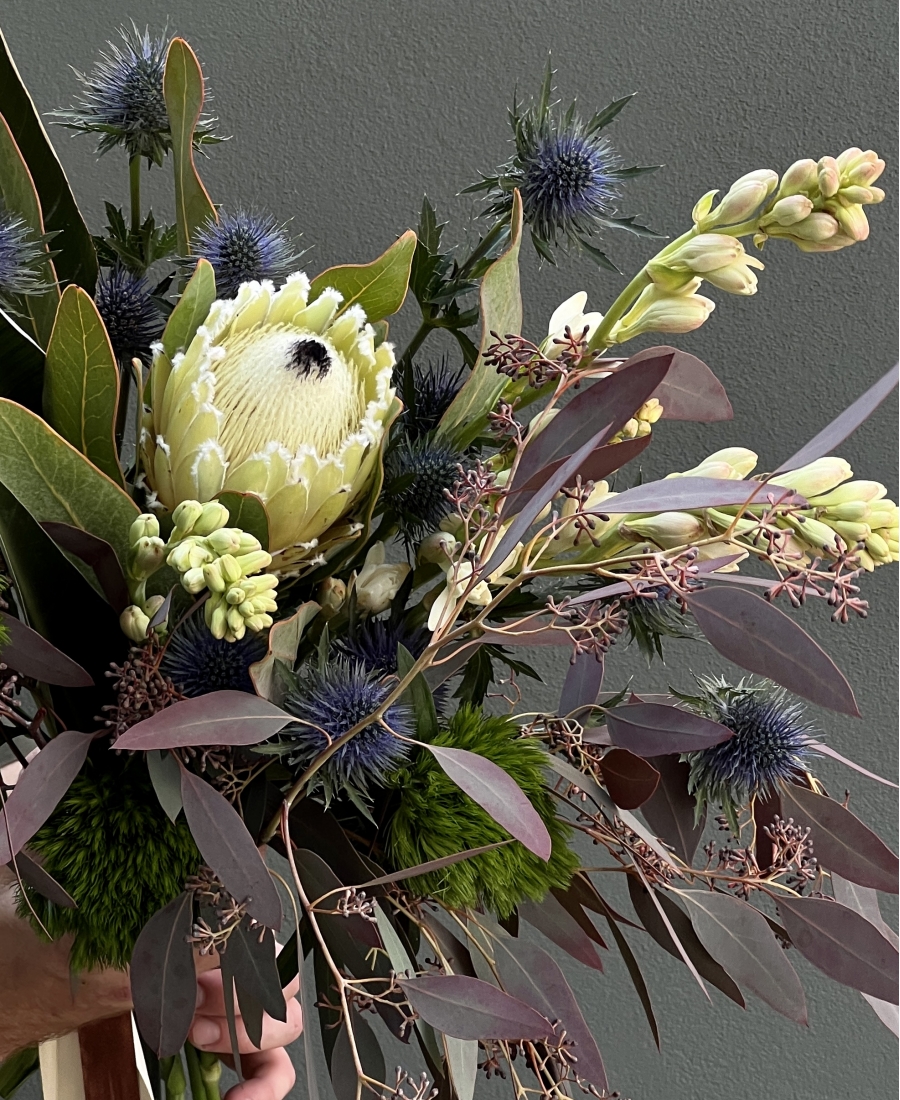 Ramo tropical con protea real