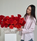 basket with red and scarlet red roses