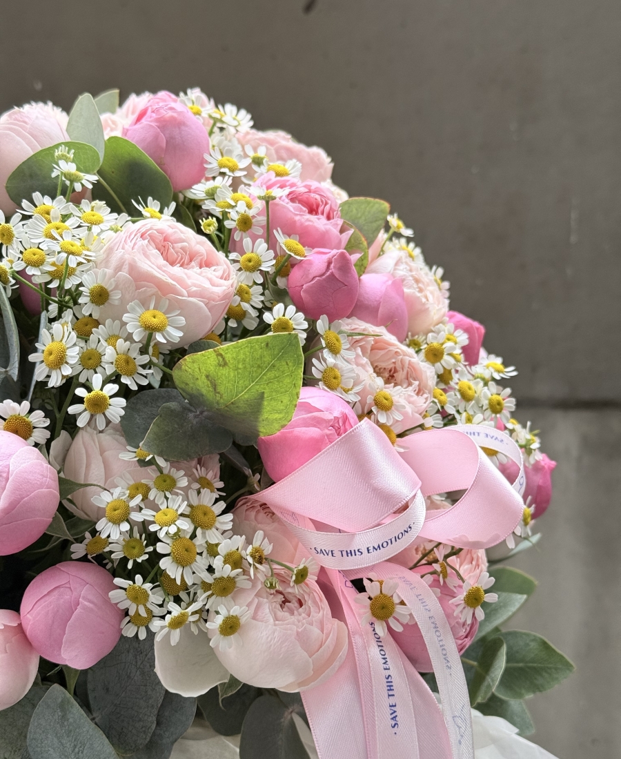 Caja con rosa arbustiva y matriz