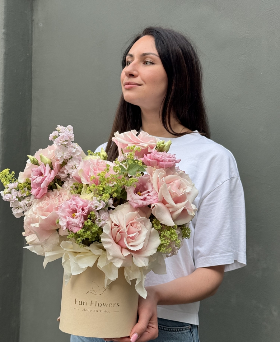 Flower hatbox “Blush and Bloom”