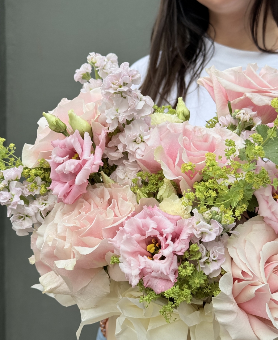 Flower hatbox “Blush and Bloom”