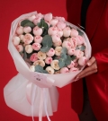 Ramo dúo con rosa en spray tipo peonía