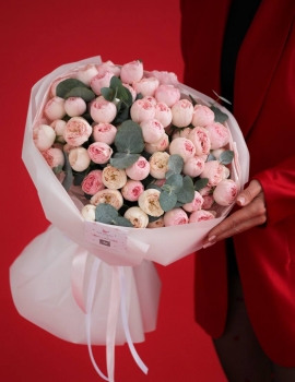 Duo bouquet with peony type spray rose