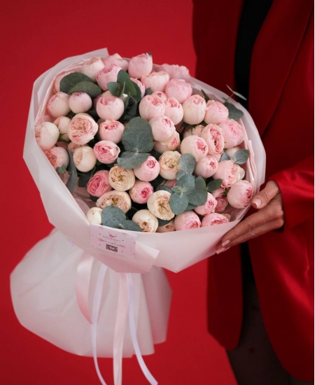 Ramo dúo con rosa en spray tipo peonía
