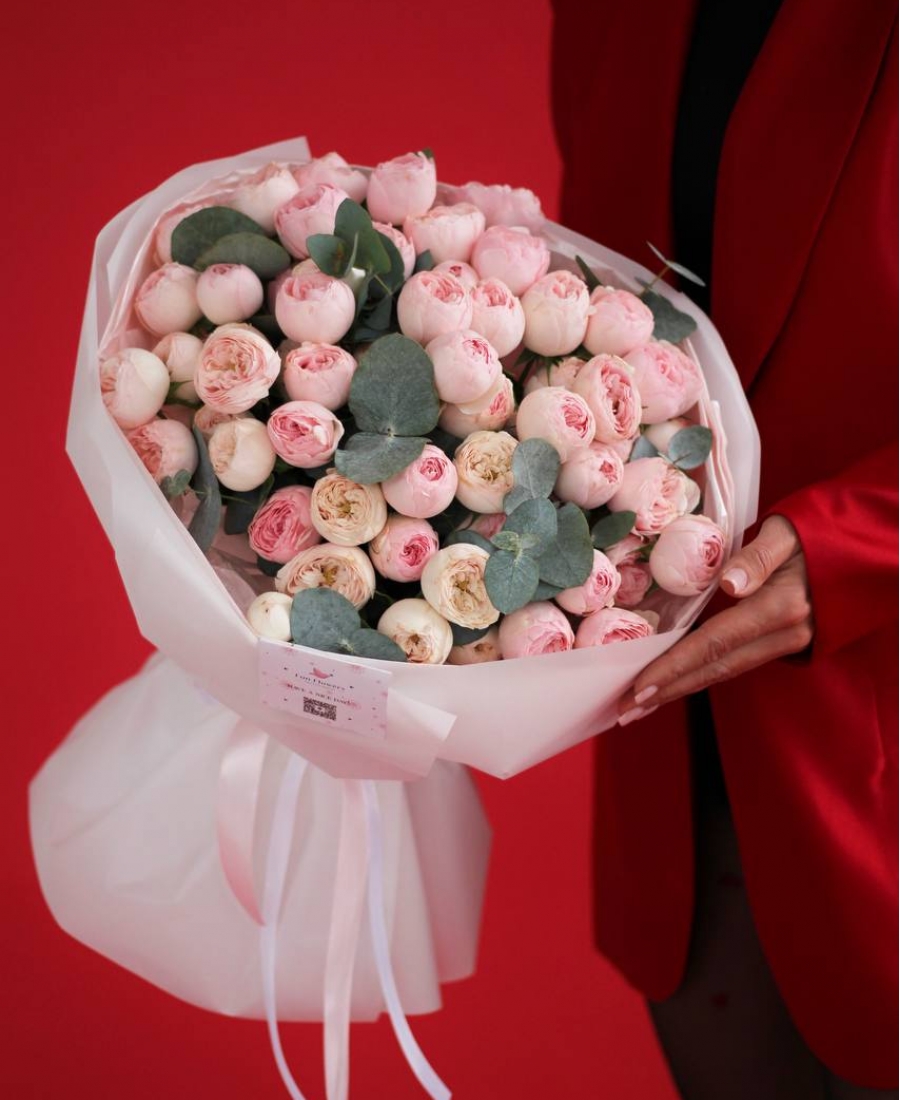 Ramo dúo con rosa en spray tipo peonía