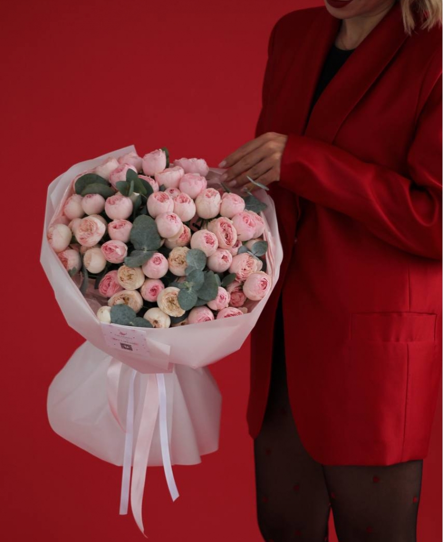 Ramo dúo con rosa en spray tipo peonía