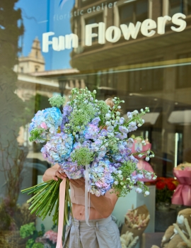 "Azure Reverie" - Ramo de Hortensias en Tonos Azul y Lavanda