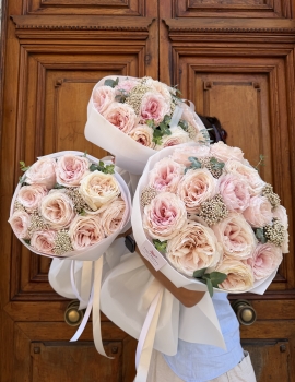 "Blush Romance" - Ramo de Rosas de Jardín Premium