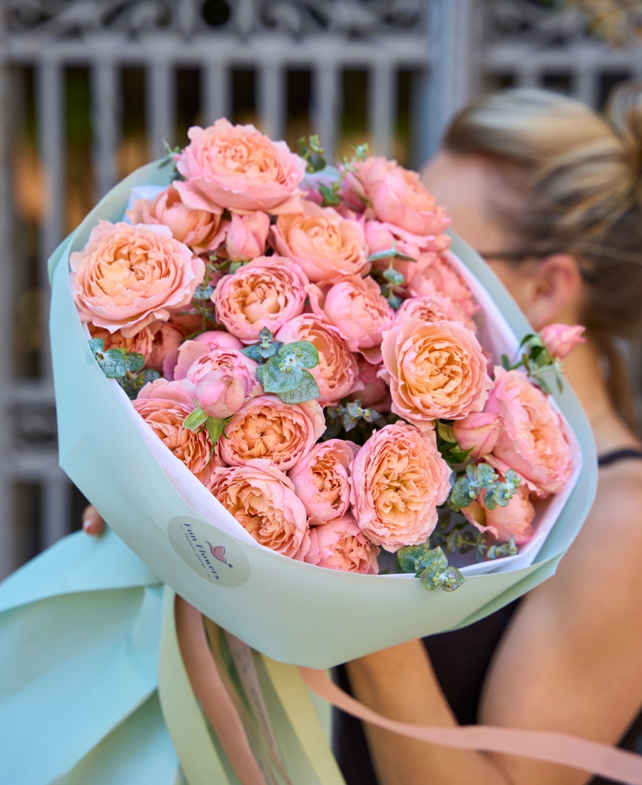 Bouquet of peony spray roses JULIETT