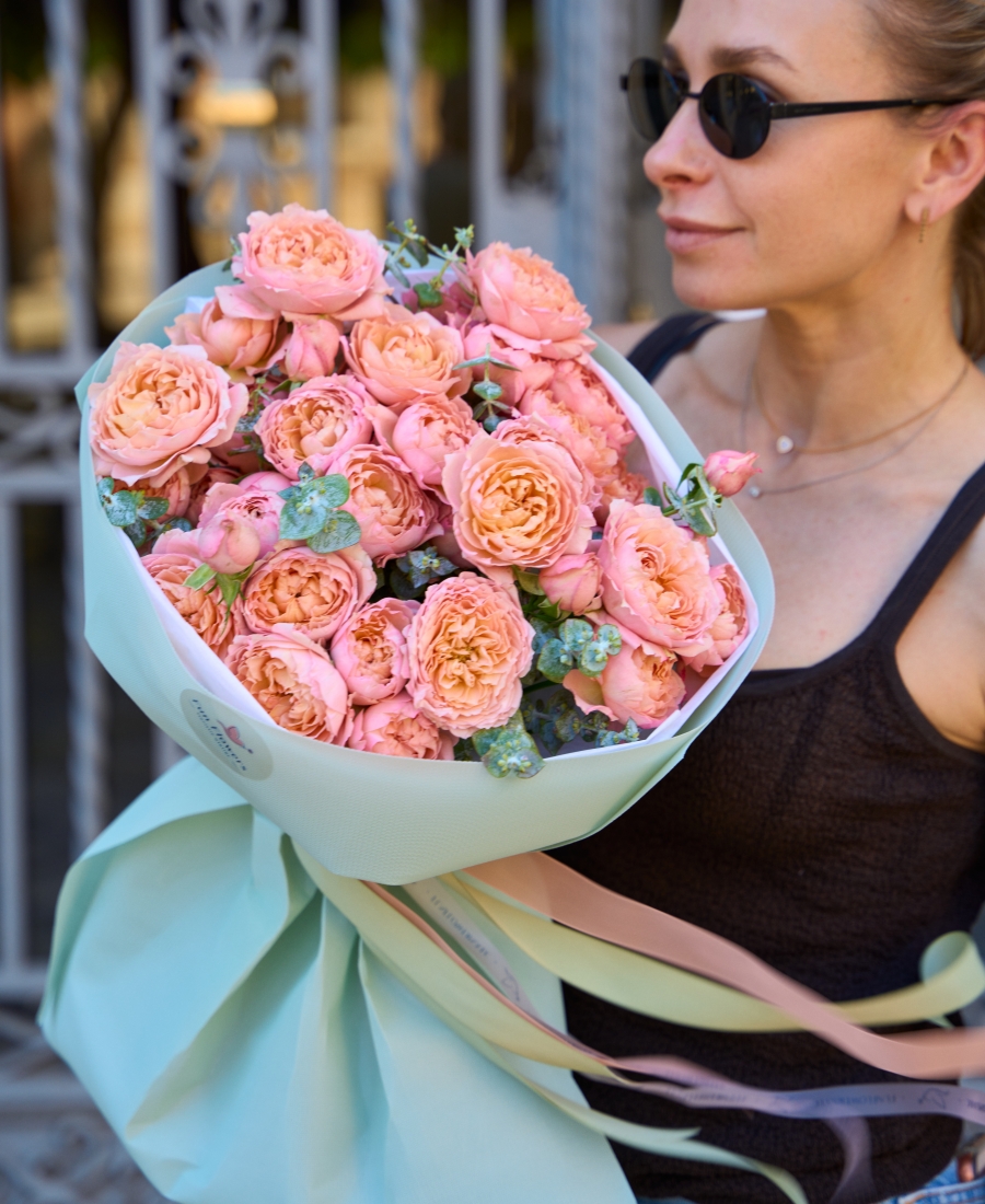 Bouquet of peony spray roses JULIETT