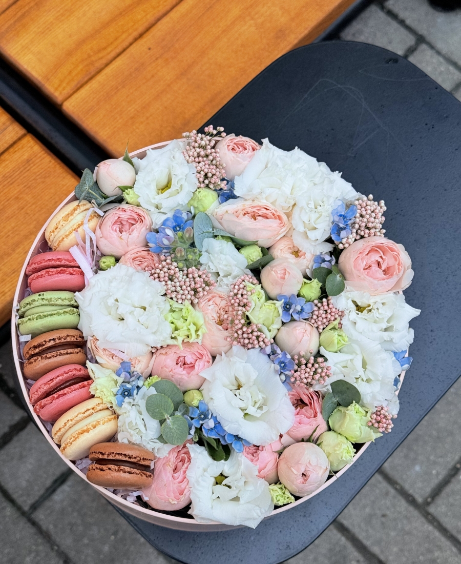 Caja con macarrones franceses (L 25 cm)
